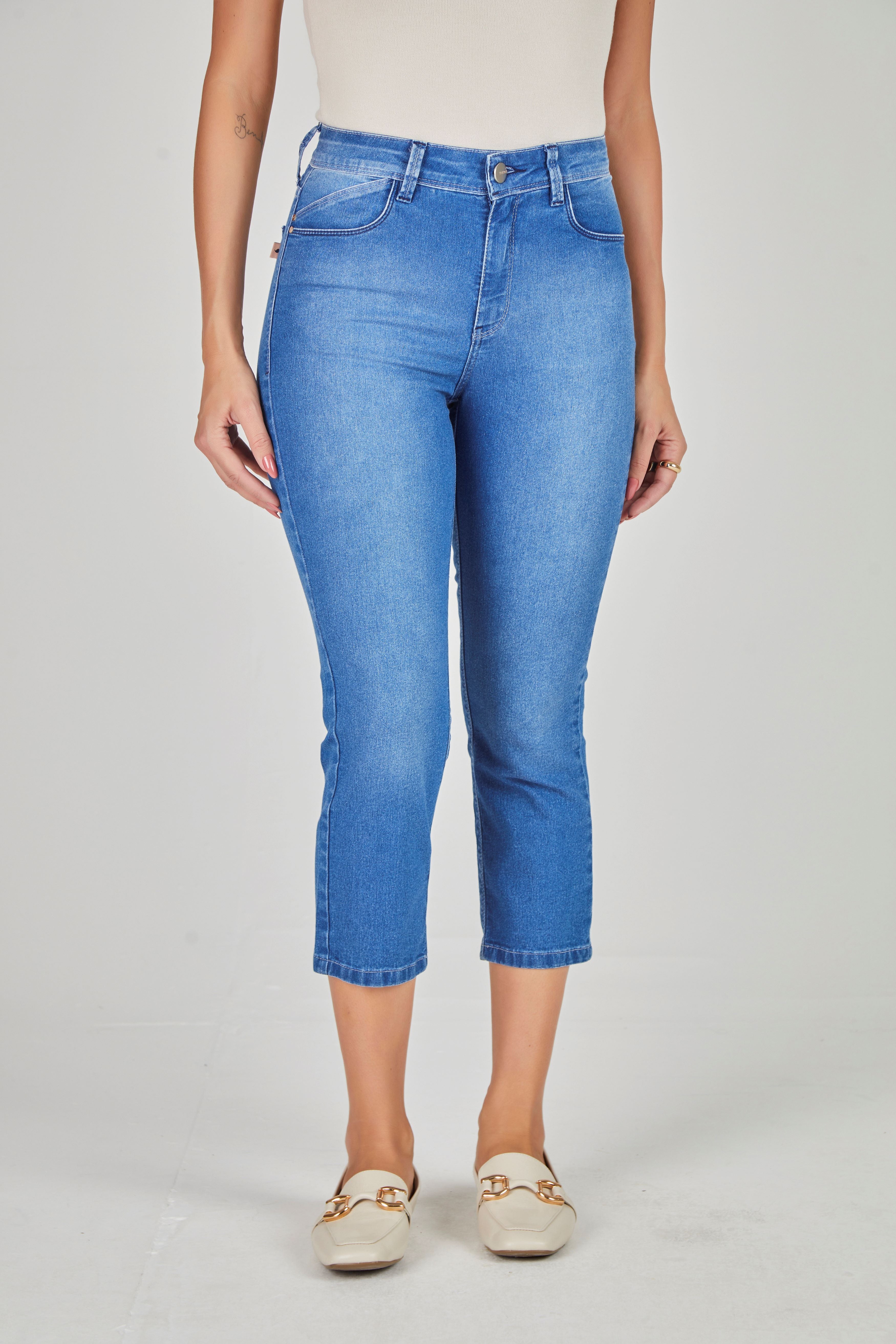 calça jeans cropped cintura intermediária – Scalon