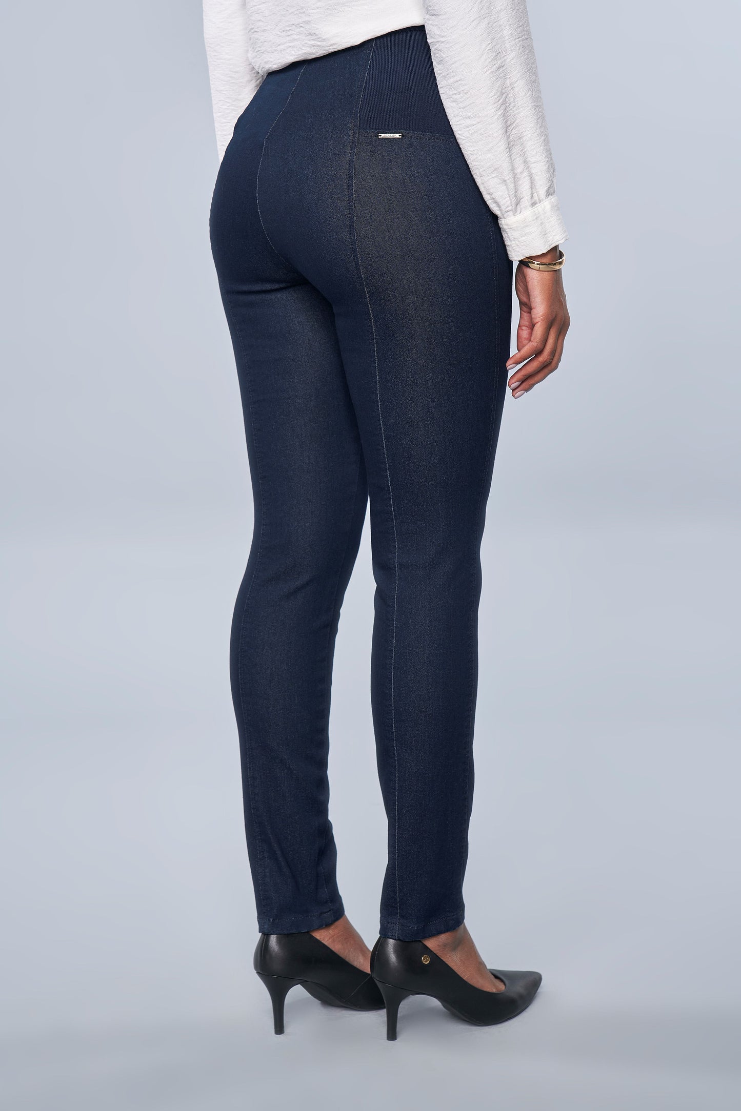 calça jeans skinny cintura intermediária cós de tricot largo