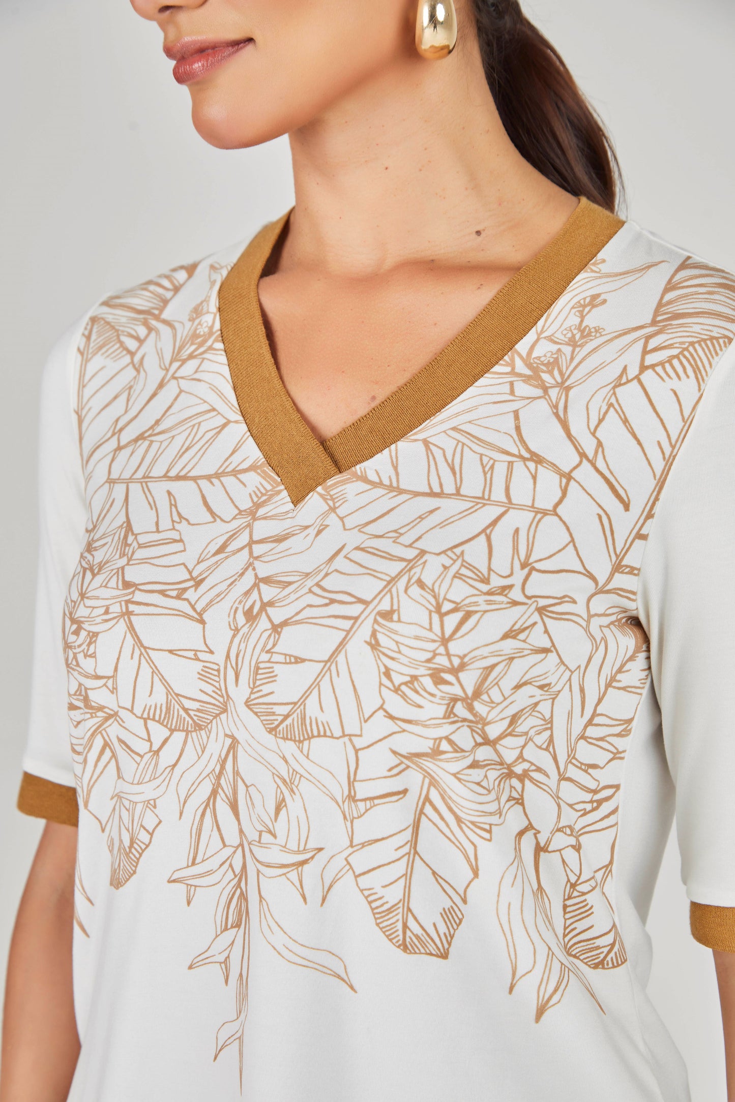t-shirt malha manga curta estampada com tricot