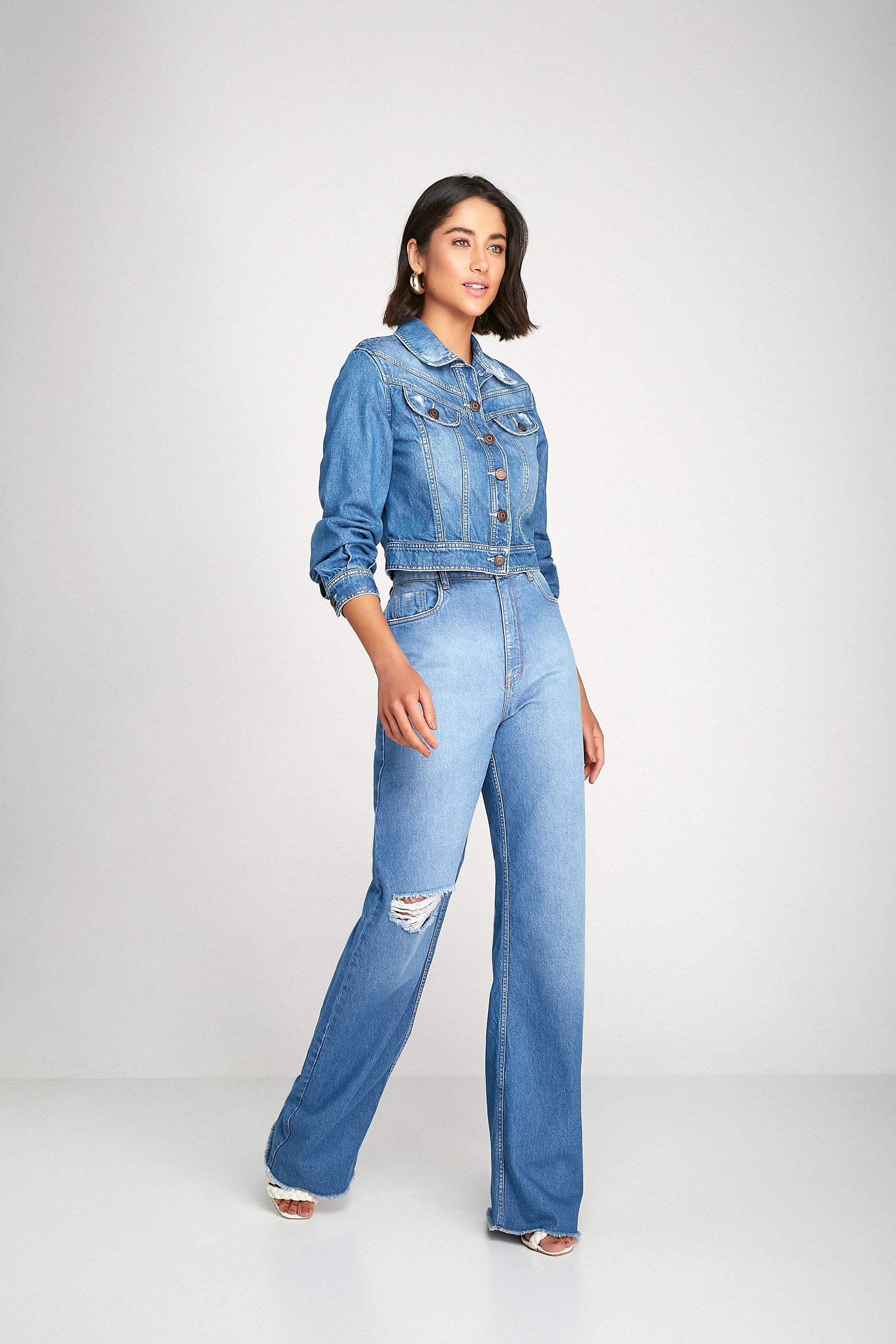 jaqueta jeans cropped com recortes – Scalon